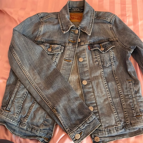 Levi's Jackets & Blazers - Sold! 💙👖Levi’s | Gorgeous jean jacket!🧥💙